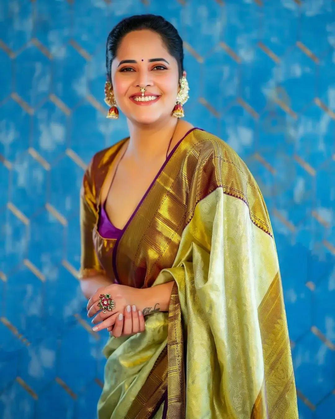 Indian Actress Anasuya Bharadwaj in Green Pattu Saree